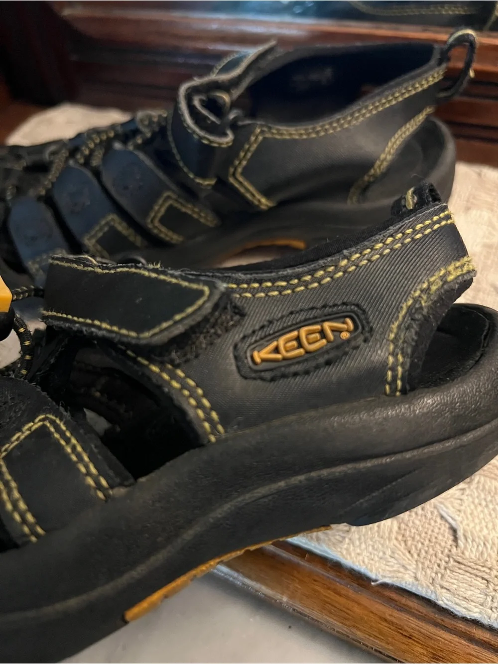 KEEN Classic Newport H2 Outdoor Water Summer Hiking Sandals Black Yellow Kids 1